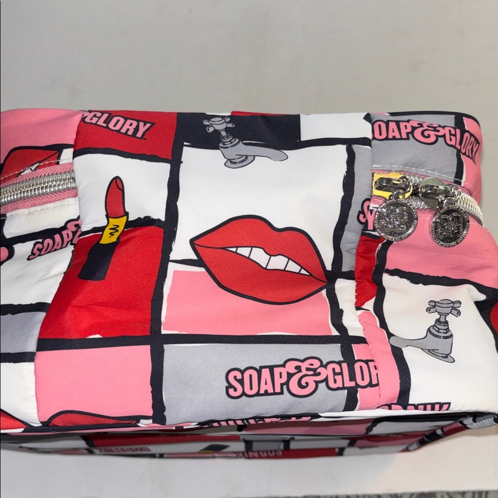 SOAP & GLORY NYLON VANITY CASE PINK RED WHITE BLACK LIPS DESIGN SILVER ZIPPER - Picture 4 of 13